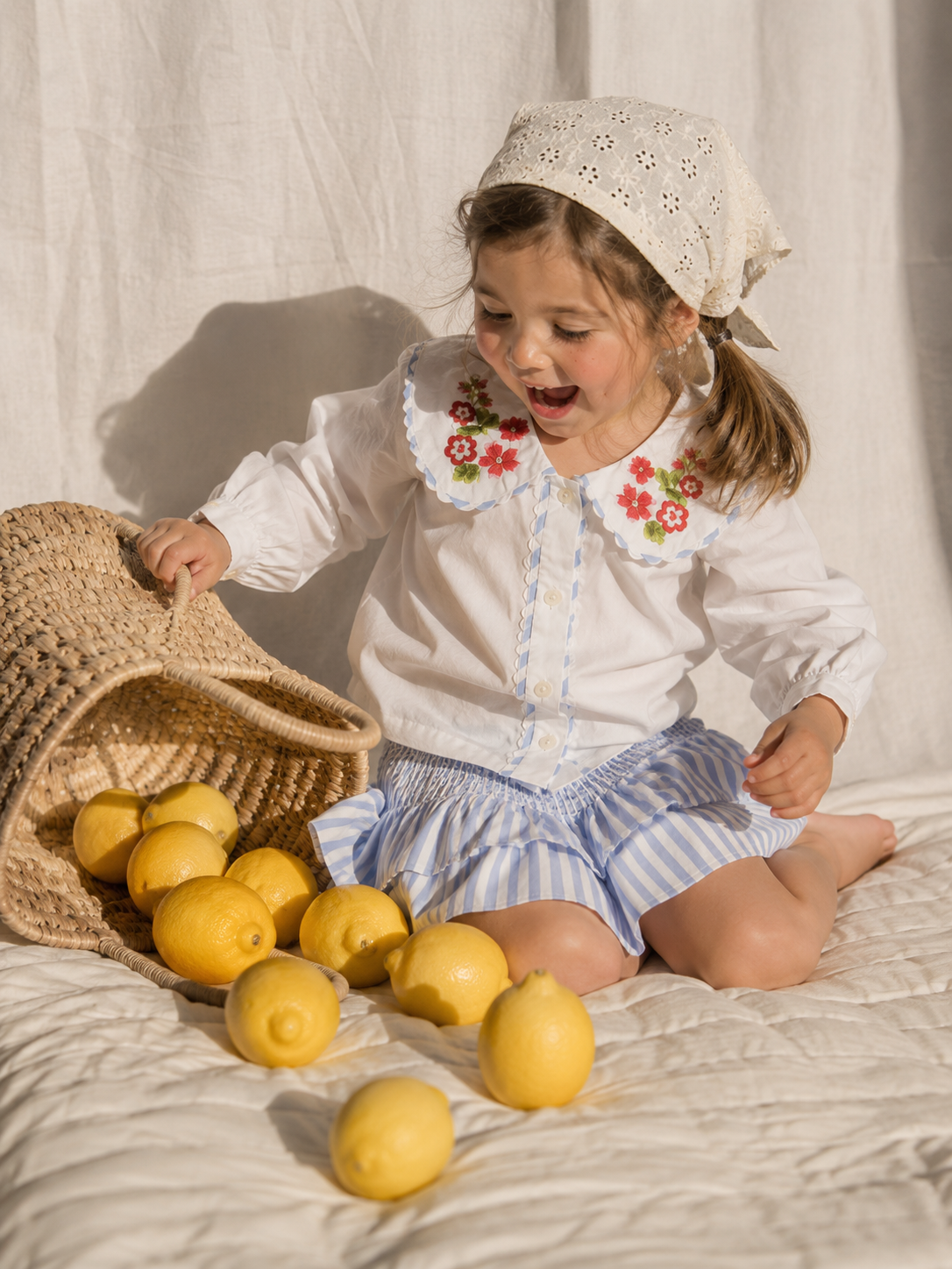 Chemisier en coton biologique Capri fleuri pour filles | Haut à manches bouffantes pour tout-petits