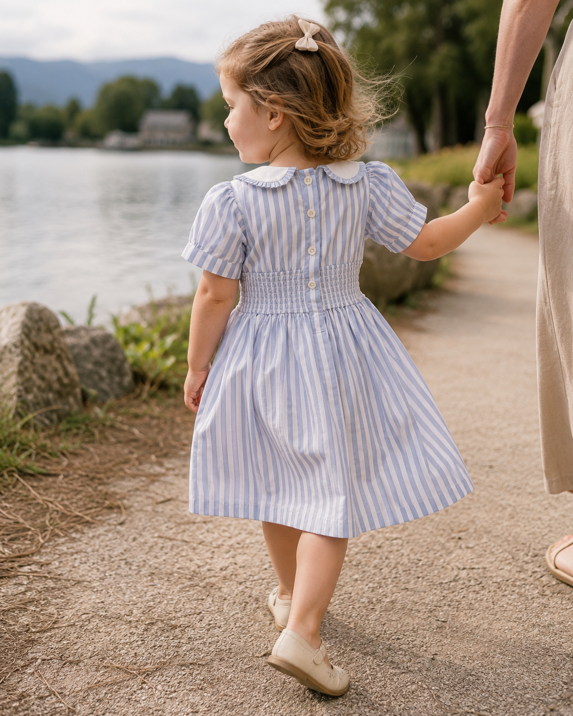 Vestido Portofino de algodón orgánico a rayas para niñas | Vestido de verano fruncido