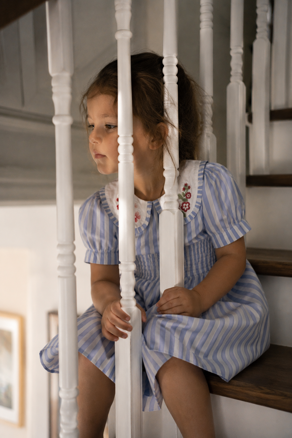 Vestido Portofino de algodón orgánico a rayas para niñas | Vestido de verano fruncido